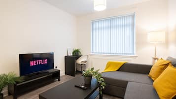 Apartment | 2 bedrooms, desk, Internet