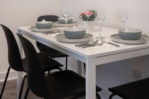 Apartamento | 2 dormitorios, escritorio, Internet