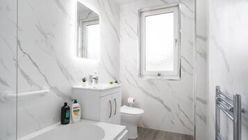 Apartamento | 2 quartos, escrivaninha, acesso à internet de alta velocidade