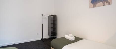 LĂ€genhet | 2 sovrum, skrivbord och internet