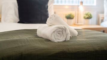 Apartment | 2 bedrooms, desk, Internet