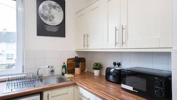 Apartment | 2 bedrooms, desk, Internet