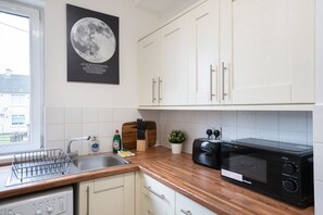 Lägenhet | 2 sovrum, skrivbord och internet