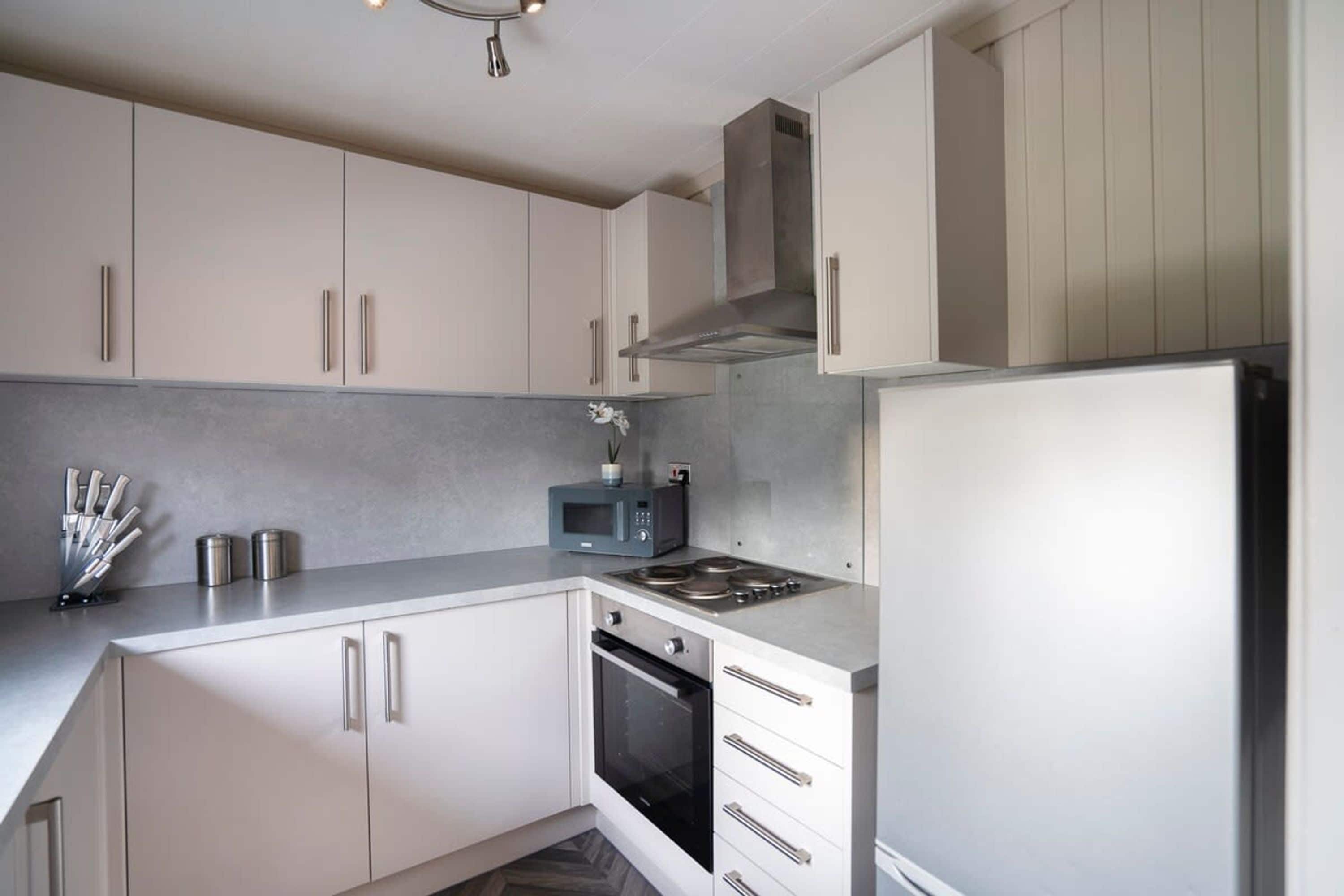 3 عدّة غرف نوم وخدمة الإنترنت