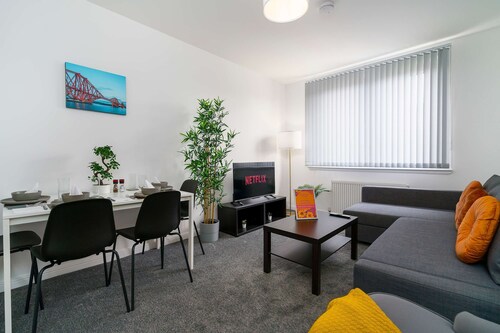 Free Parking - 2 Bedroom Flat