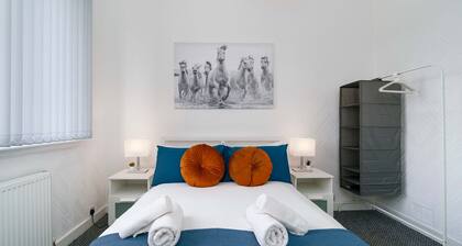 Free Parking - 2 Bedroom Flat