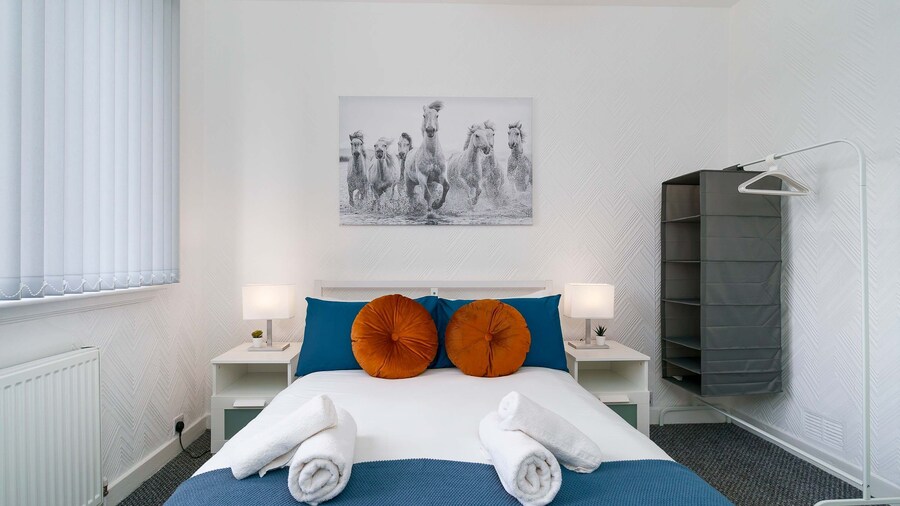 Free Parking - 2 Bedroom Flat