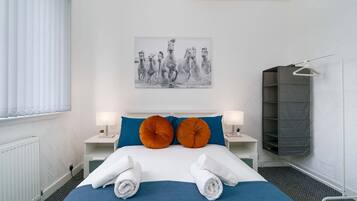 Apartment | 2 bedrooms, desk, Internet