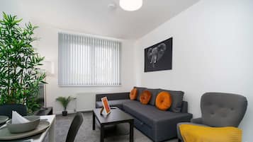 Apartment | 2 bedrooms, desk, Internet