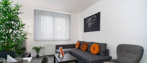 Apartment | 2 bedrooms, desk, Internet