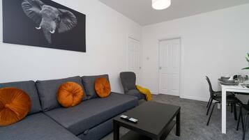Apartment | 2 bedrooms, desk, Internet