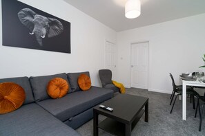 Apartment | 2 bedrooms, desk, Internet - Free Parking - 2 Bedroom Flat (Wishaw)