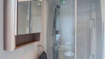 Apartment | 3 bedrooms, desk, Internet