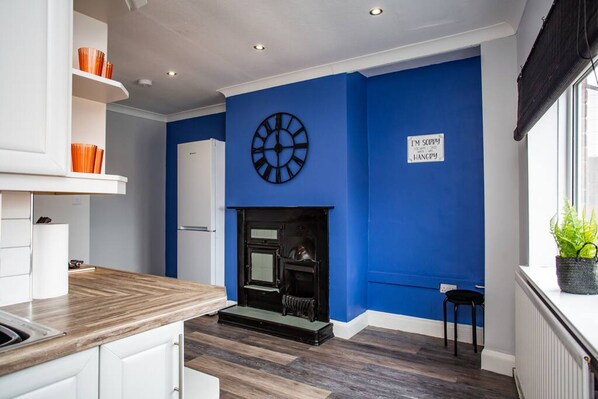 Apartment | 3 bedrooms - Large 3 Bed Apartment-sea Road (Sunderland)