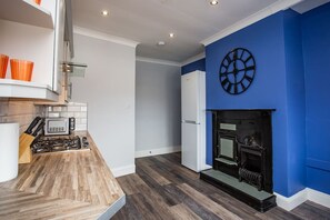 Apartment | 3 bedrooms - Large 3 Bed Apartment-sea Road (Sunderland)