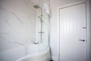Apartment | 3 bedrooms - Large 3 Bed Apartment-sea Road (Sunderland)