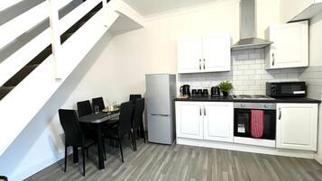 House | 2 bedrooms, desk, Internet