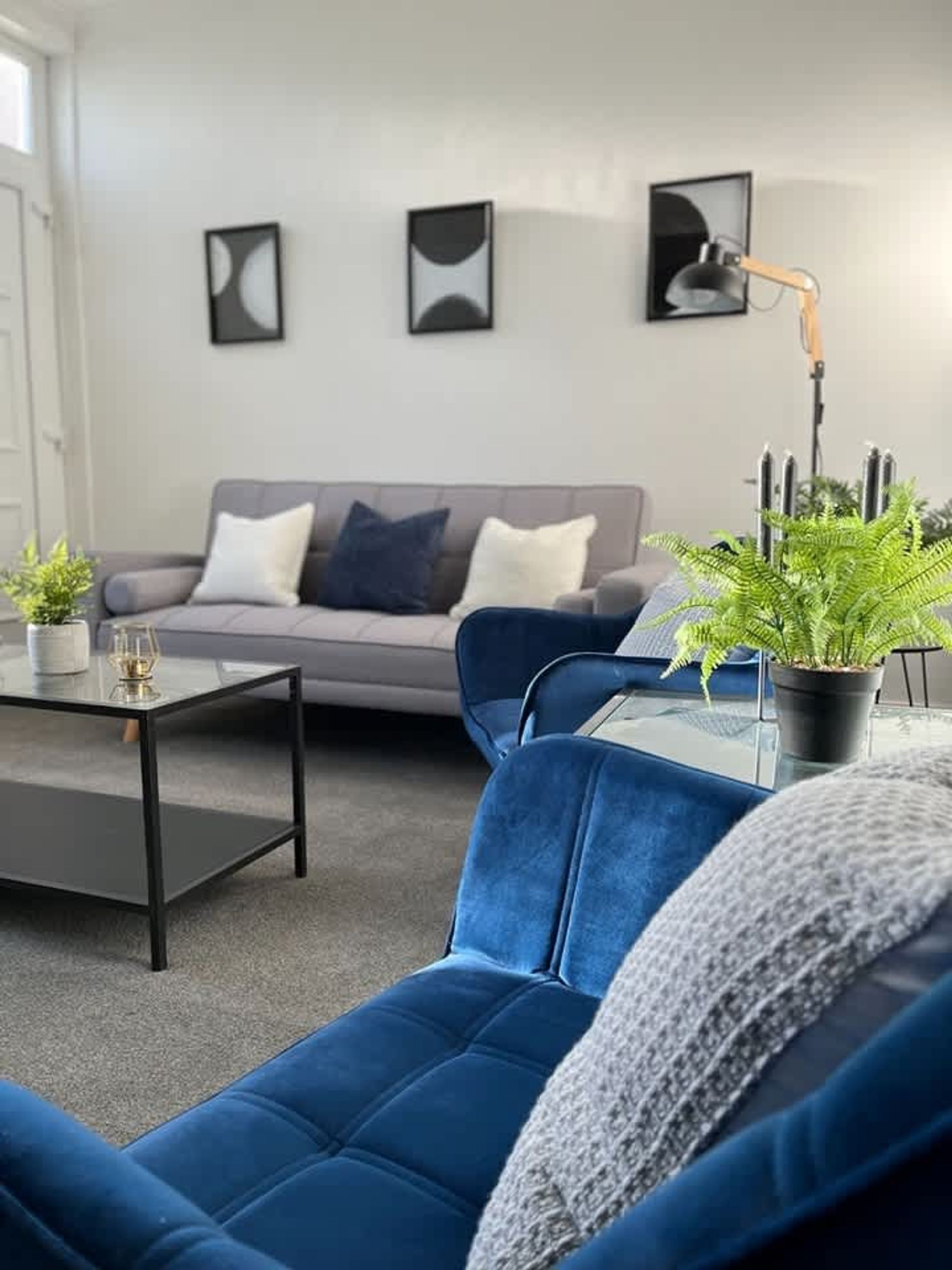 2 عدّة غرف نوم ومكتب وخدمة الإنترنت