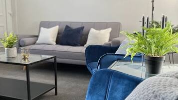 House | 2 bedrooms, desk, Internet