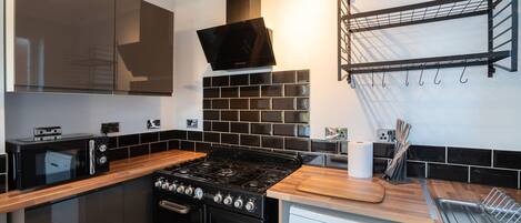 House | 3 bedrooms, desk, Internet