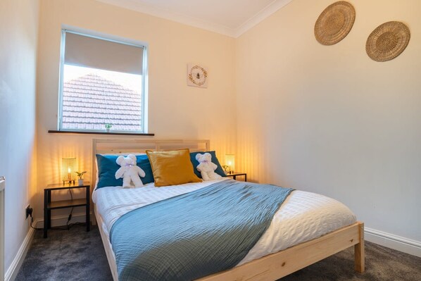 House | 3 bedrooms, desk, Internet - Stylish 3 Bed House-free Parking (Gateshead)