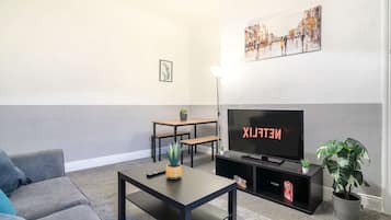 Căn hộ | 3 phòng ngủ, bàn, truy cập Internet tốc độ cao