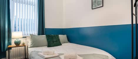 Huoneisto | 3 makuuhuonetta, työpöytä, internet