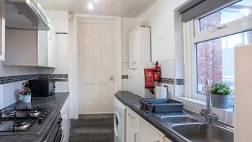 Apartment | 3 bedrooms, desk, Internet