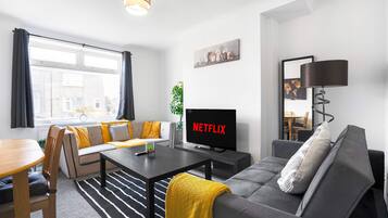 Apartment | 2 bedrooms, desk, Internet