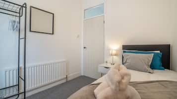 Apartment | 3 bedrooms, desk, Internet