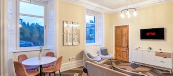 Stylish 2 Bed Flat-free Parking