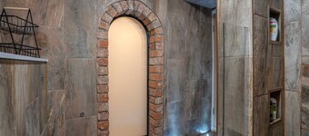 Stylish 2 Bed Flat-free Parking