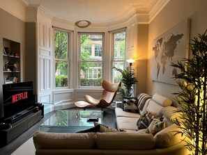 Apartment | 2 bedrooms, desk, Internet