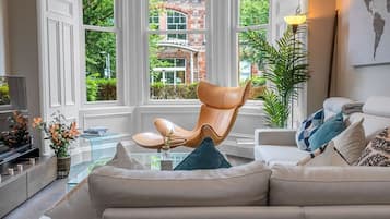 Apartment | 2 bedrooms, desk, Internet