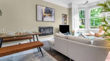 Apartment | 2 bedrooms, desk, Internet