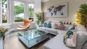 Apartment | 2 bedrooms, desk, Internet