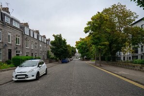 Apartment | 1 bedroom - 1bed - Ground Floor - Fast Wi-fi (Aberdeen)
