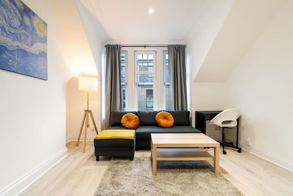 Apartment | 1 bedroom, desk