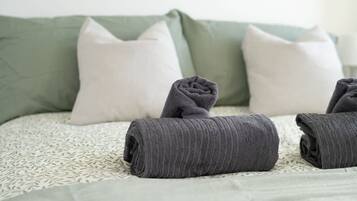 Apartment | 5 bedrooms, desk