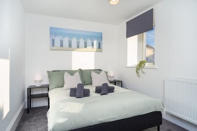 Modern 5 Bed-2 Bath Apartment