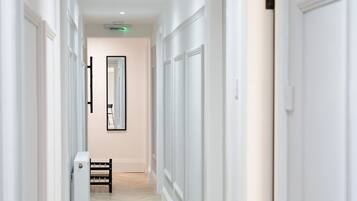 Apartemen | 5 kamar tidur dan meja kerja