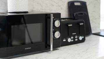 Apartment | 5 bedrooms, desk