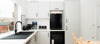 4 Bedrooms-2bath-free Parking