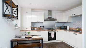 Apartment | 2 bedrooms, desk