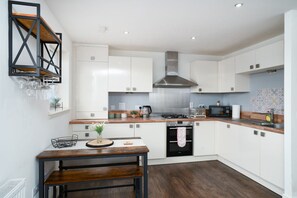 公寓 | 2 間睡房、書桌