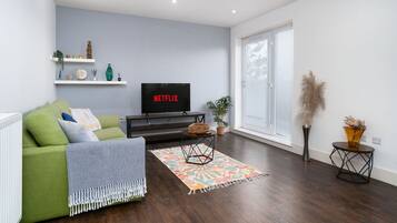 Apartment | 2 bedrooms, desk