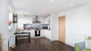 Apartment | 2 bedrooms, desk