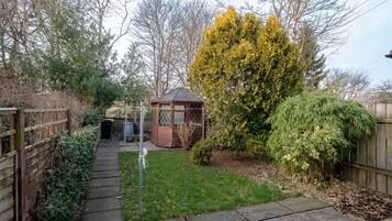 House | 2 bedrooms, desk, Internet