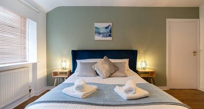 Large-2 Bed House-free Parking