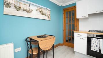 Apartment | 2 bedrooms, desk